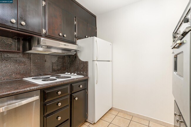 Building Photo - 2345 Paloma Ct