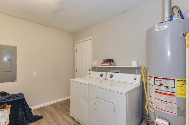 Building Photo - 1011 Robinson Rd