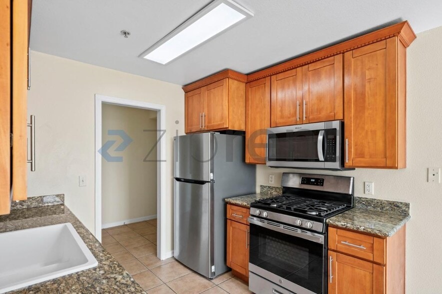 Building Photo - Unit C