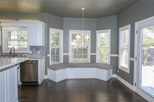 Building Photo - 5300 S 44th Pl