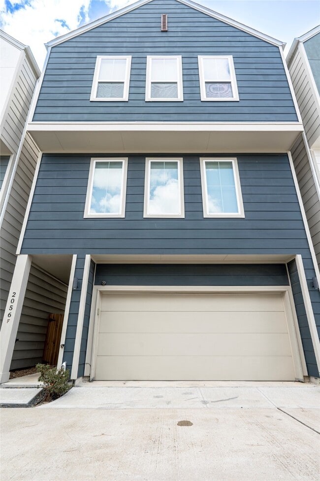 Building Photo - 2056 Johanna Dr