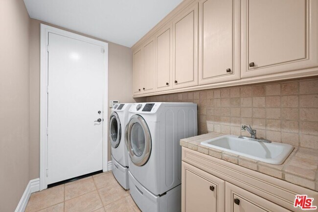Building Photo - 11221 Briarcliff Ln
