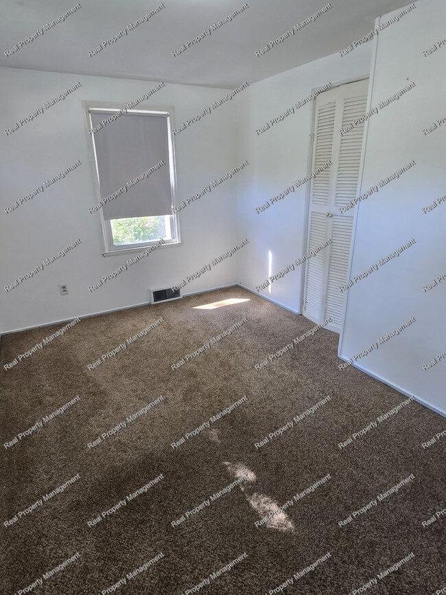 Building Photo - Two Bedroom Ranch