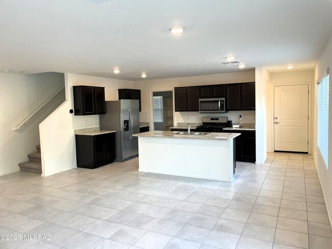 Building Photo - 1127 E Cairn St