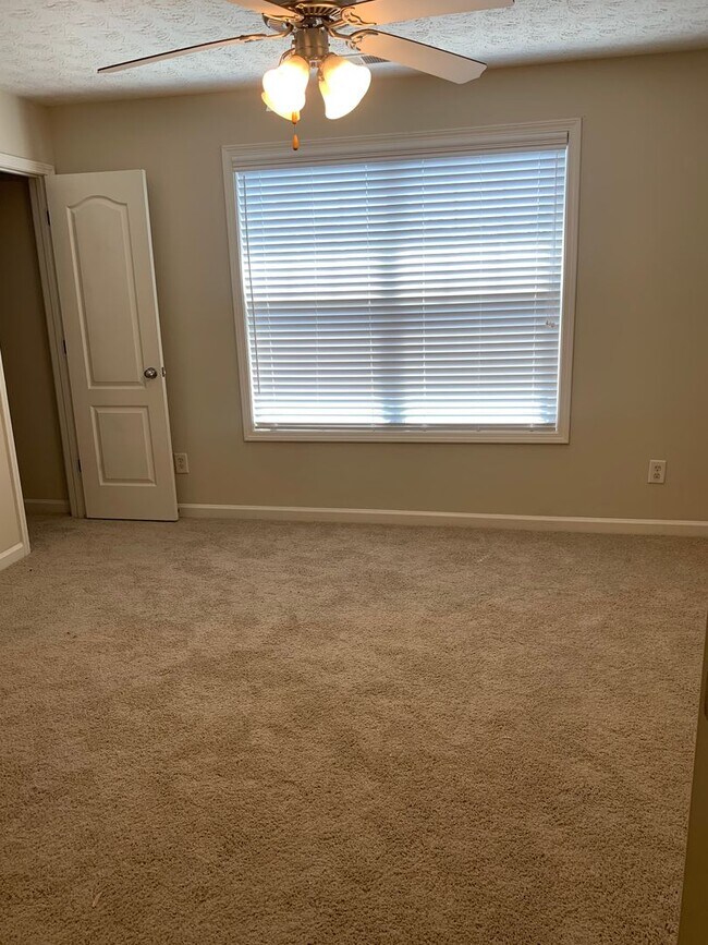 Building Photo - Condo- Townhouse in lake oconee area. Swimming pool, Tennis courts.