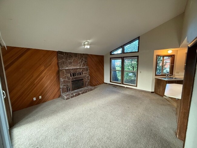 Building Photo - 1150 NW Sunnywood Ct