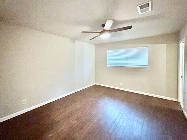 Building Photo - Close to UTSA - 3/2 Home for Rent