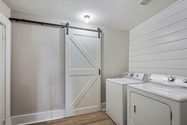 Building Photo - 184 Dahlia Ave NW