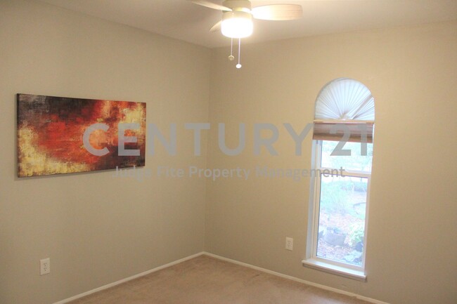 Building Photo - Super Cute 4/2/1 in East Plano For Rent!