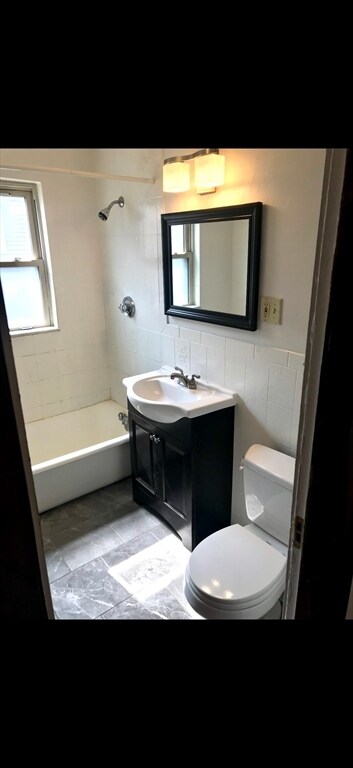 Building Photo - 76 Brooks St