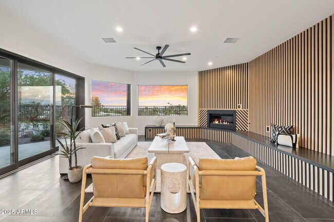 Building Photo - 3135 E Palo Verde Dr