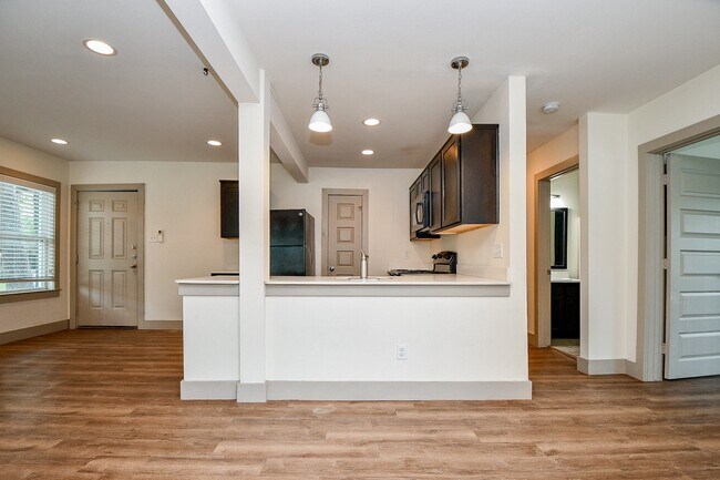 Building Photo - 1011 Enid St