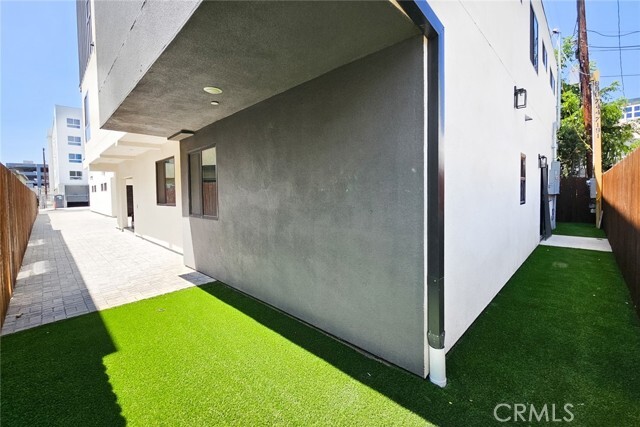 Building Photo - 1330 Tamarind Ave