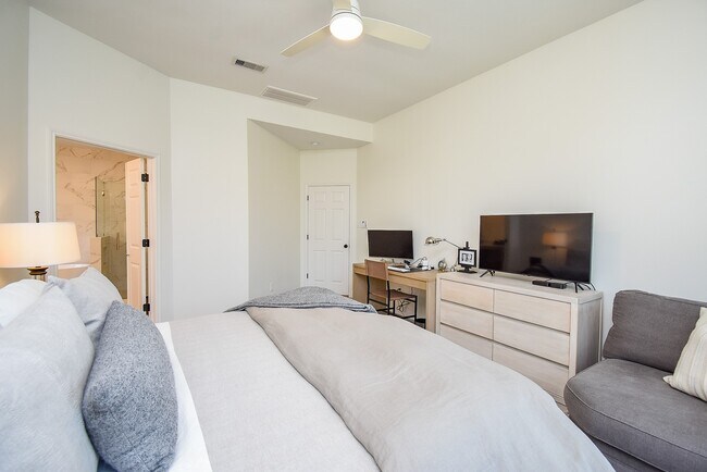 Building Photo - 5926 Brook Bend Dr