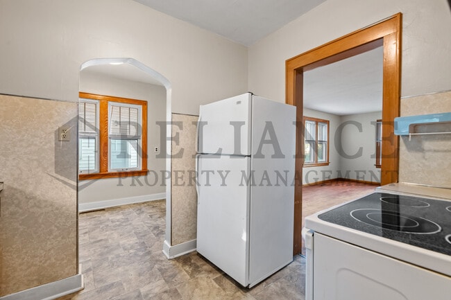 Building Photo - 216 S Meridian Ave