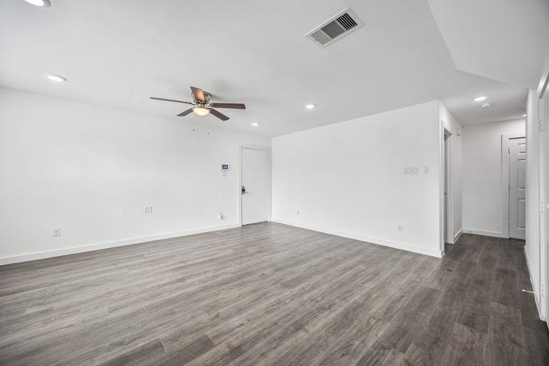 Building Photo - 8220 Bigwood St