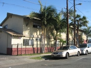 Building Photo - Compton Apts