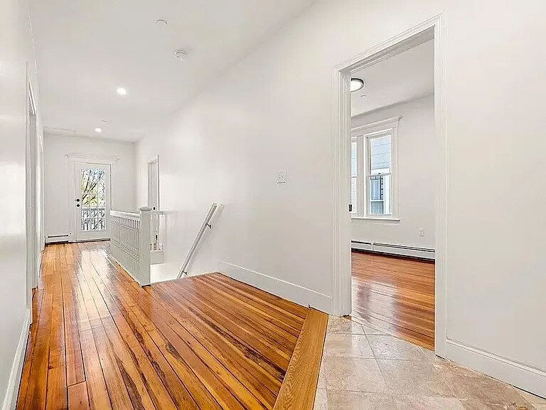 Building Photo - 27 Hancock St