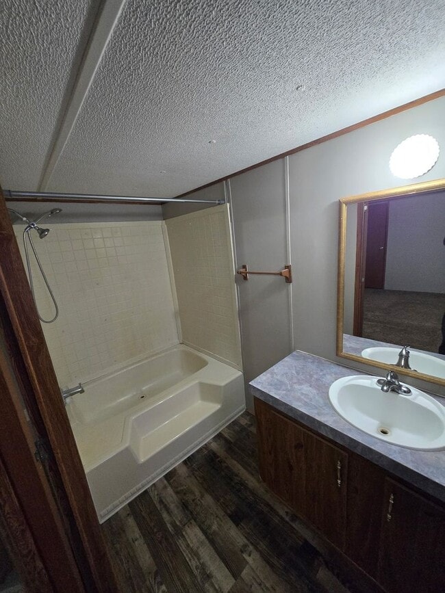 Building Photo - 3 Bed 2 Bath Mobile Home for rent in Middletown, MO!