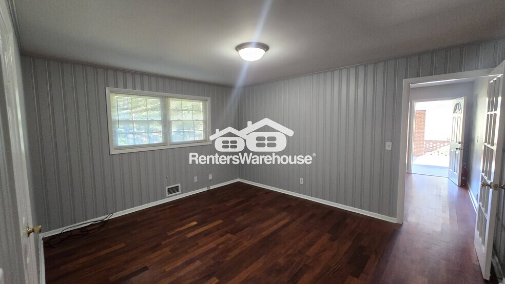 Building Photo - 1305 Panola Rd