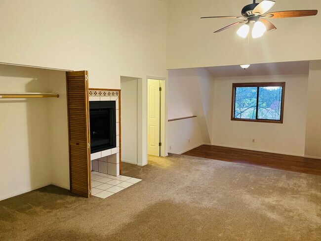 Building Photo - Village of Oak Creek