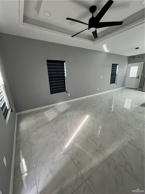 Building Photo - 19 E Iris Ave