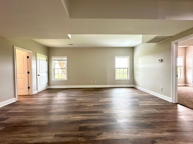 Building Photo - 1093 Henry Pl Blvd
