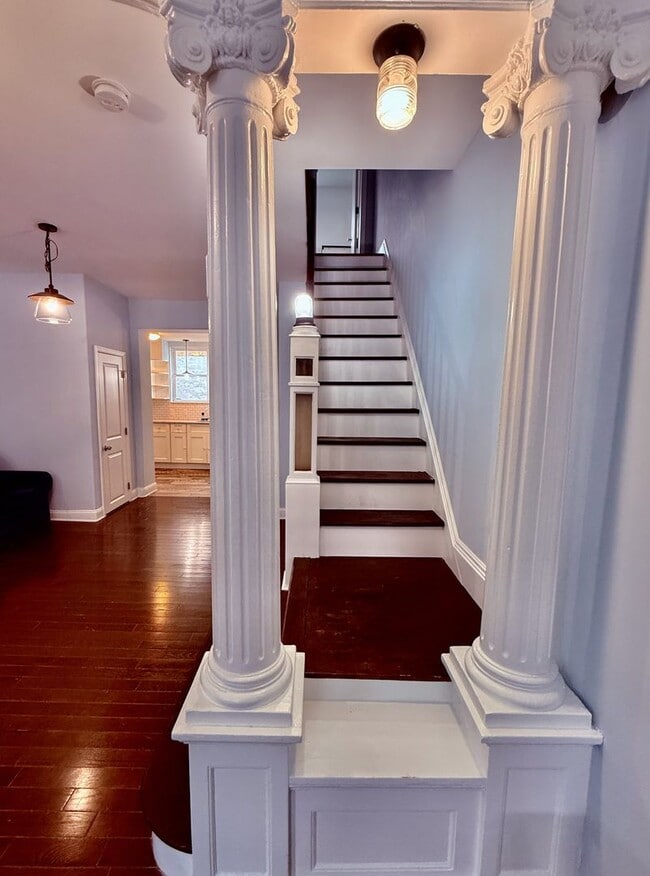 Building Photo - 2+ BED/1.5 BA Solid HOUSE in great East Passyunk/LOMO location w/ Central AC-HARDWOOD Flooring-WA...