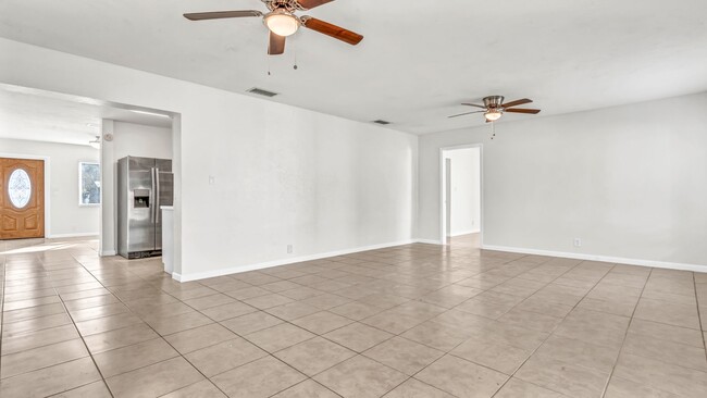 Building Photo - 3BR/2BA South Tampa home with carport and ...