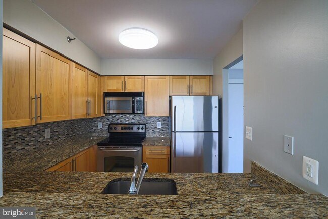Building Photo - 10101 Grosvenor Pl