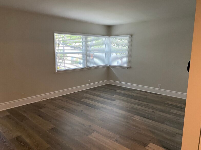 Living room - 1119 Washington Ave