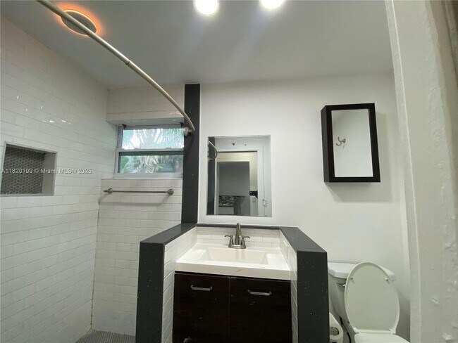 Building Photo - 1351 NW 45th St