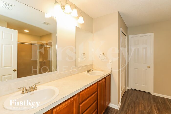 Building Photo - 2676 Westport Dr