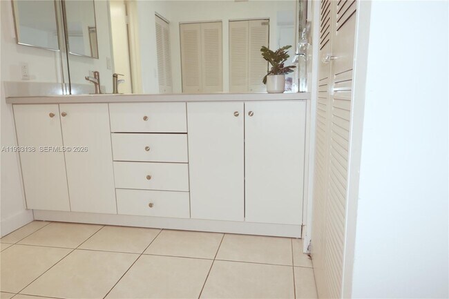 Building Photo - 20515 E Country Club Dr