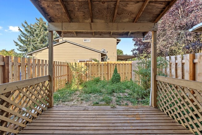 Building Photo - 325 N 29th Ave