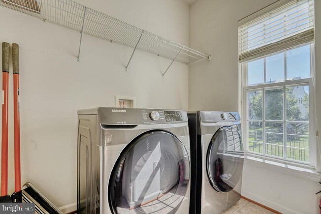 Building Photo - 42245 Sweet Ct
