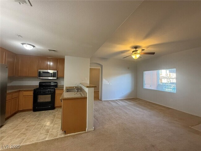 Building Photo - 7701 W Robindale Rd