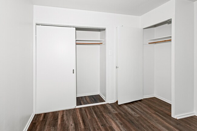 Building Photo - 6030 N Sheridan Rd