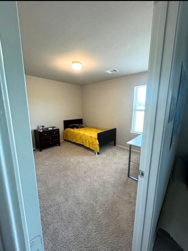 Building Photo - 25479 Carnation Ct