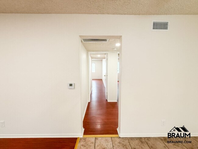 Building Photo - 221 W Elm Ave