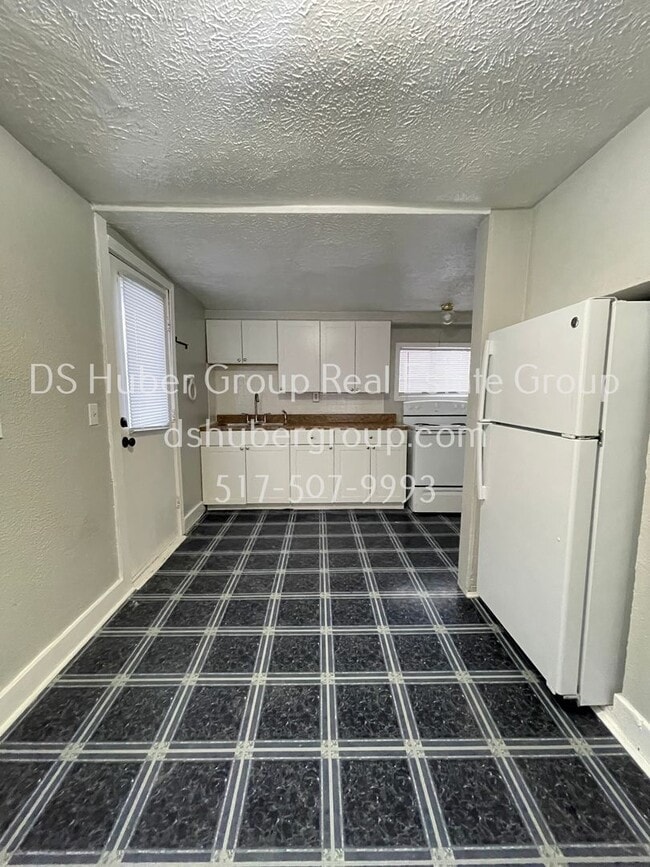 Building Photo - 720 Loa St