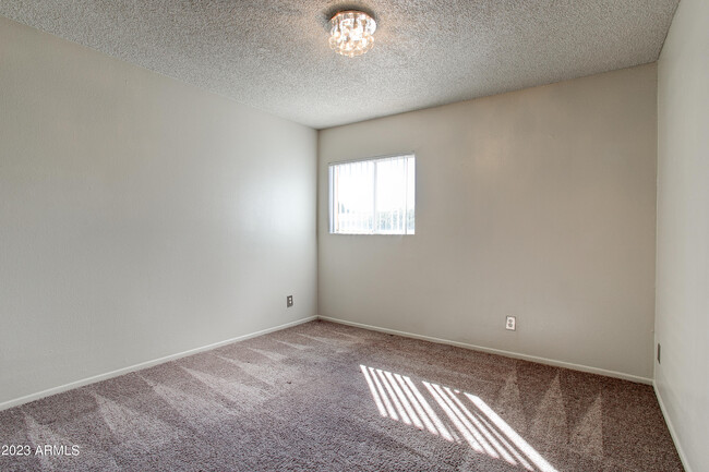 Building Photo - 7850 E Glenrosa Ave