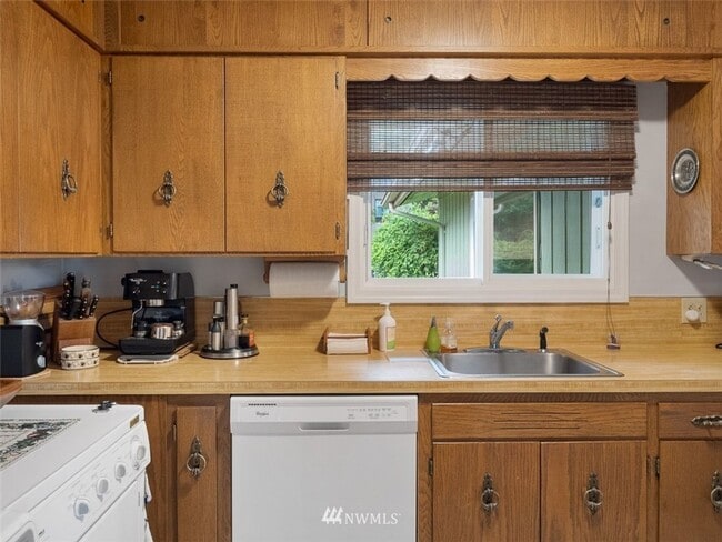 Building Photo - Charming 3-Bedroom Home with Fresh Updates