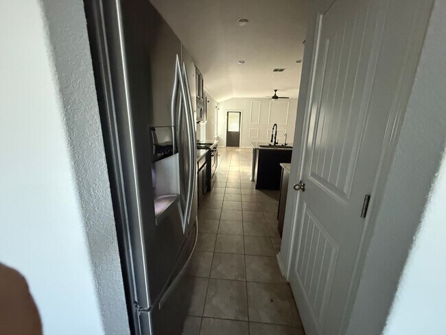 Building Photo - 10550 Rhyder Ridge