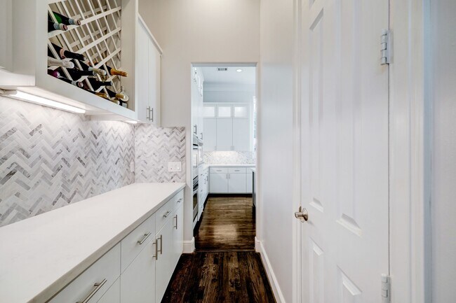 Building Photo - 4626 Braeburn Dr
