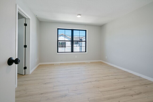 Building Photo - Clear Lake Condos