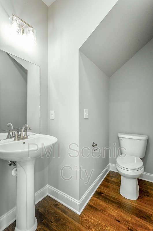 Building Photo - 591 Bellingham Dr NE