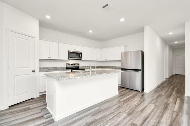Building Photo - 7807 Royalwood Dr