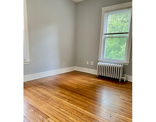 Building Photo - 32 Holten St