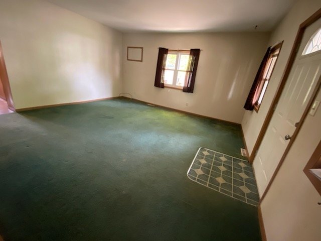 Building Photo - WHOLE HOUSE: 3 Bed 1 Bath close to UWEC! A...